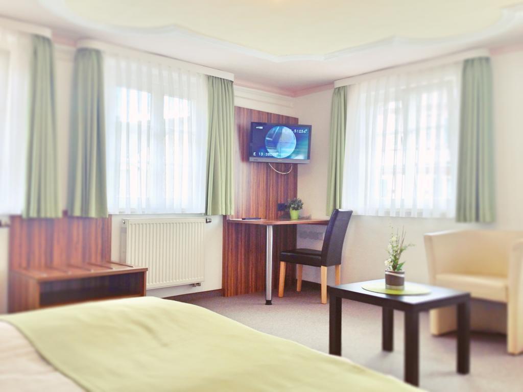 Hotel Garni Goldene Traube Bad Windsheim Quarto foto